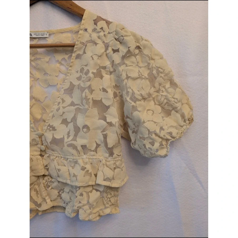 Zara Cream Floral Lace Burnout Puff Sleeve Ruffle Crop‎ Top Small V-Neck Button